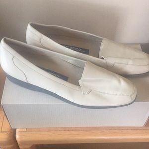 Easy Spirit anti-gravity loafer